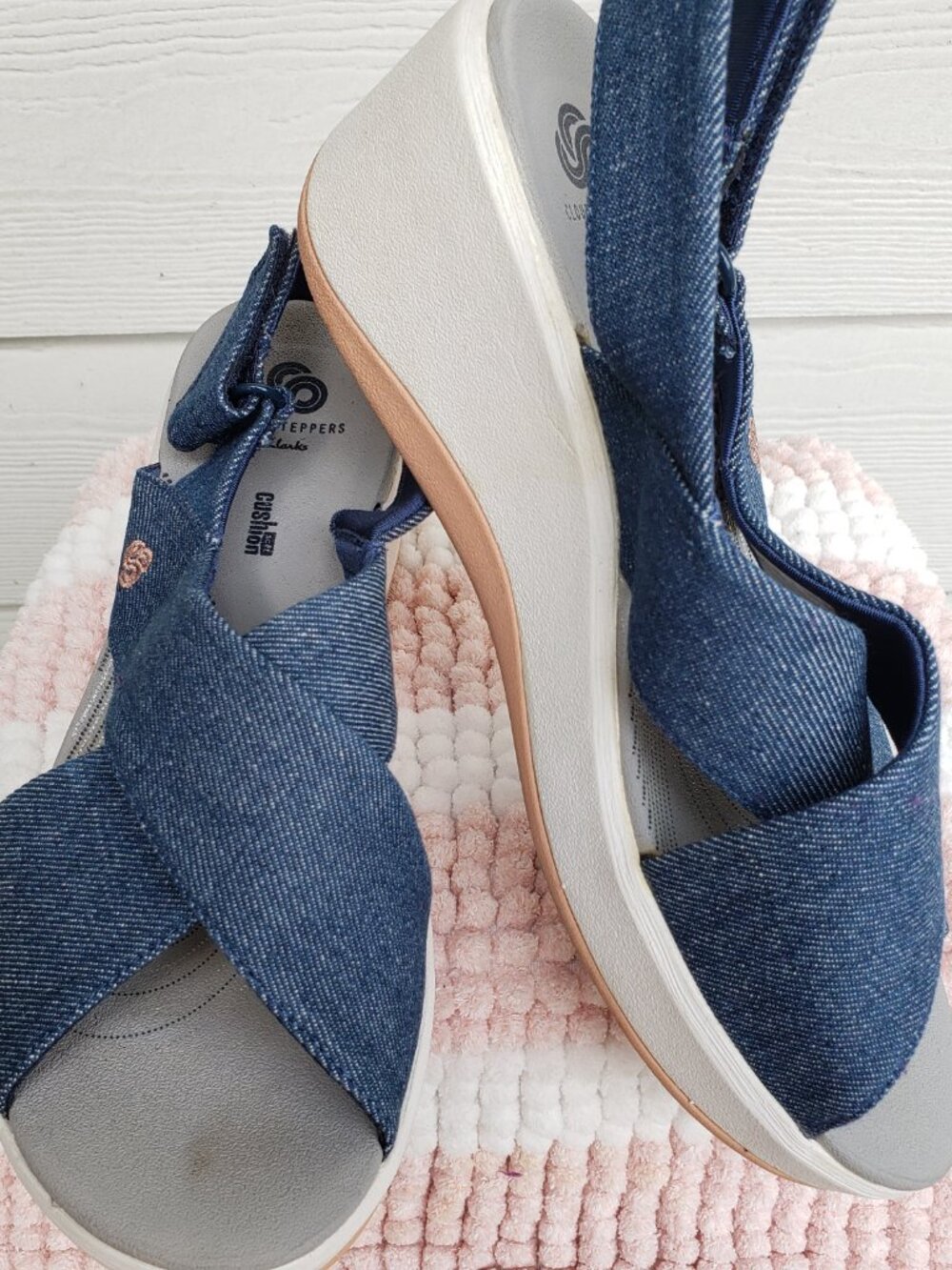 EUC CLARKS Cloudsteppers denim blue wedge slingback sandal (8.5)